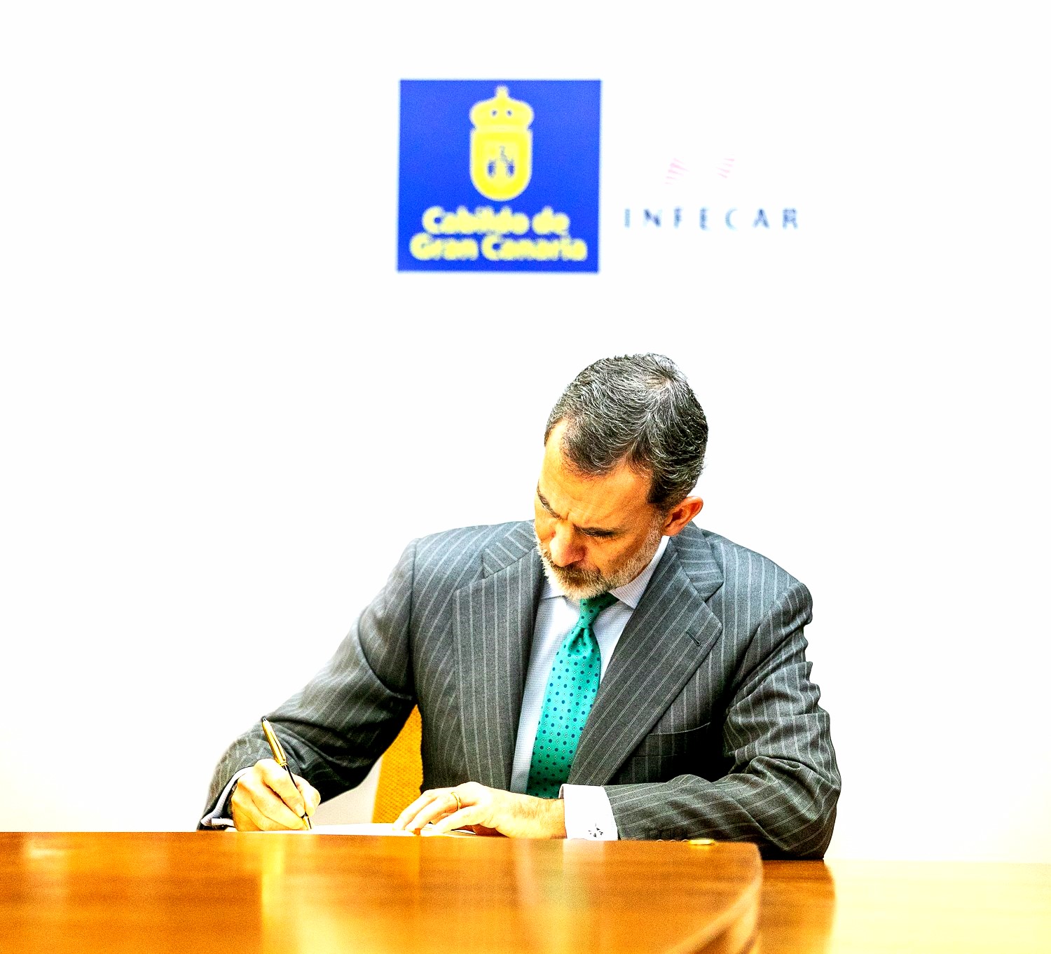 Firma S.M. El Rey.jpg (Moderate)