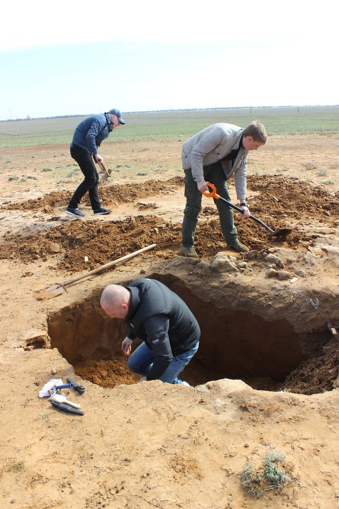 археология 1 курс. культурный слой в археологии. археология новгорода курица архитектурная деталь. археологический памятник владимировка алтай. археологическиераспкопки.