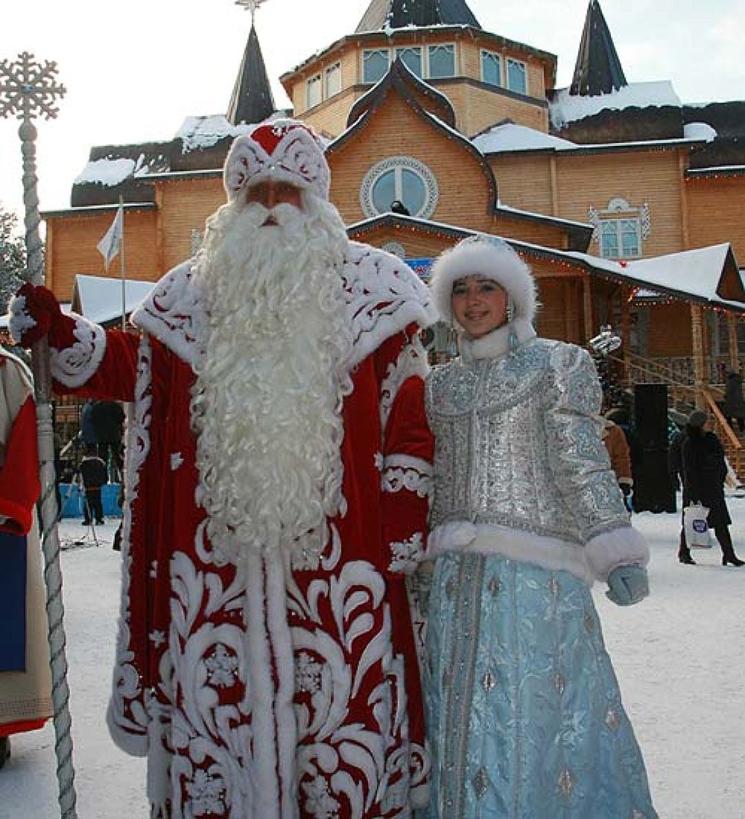 Настоящий дед. Дед Мороз и Снегурочка Великий Устюг. Дед Мороз и Снегурочка в Великом Устюге. Дед Мороз и его дом в Великом Устюге. Великий Устюг настоящий дед Мороз.