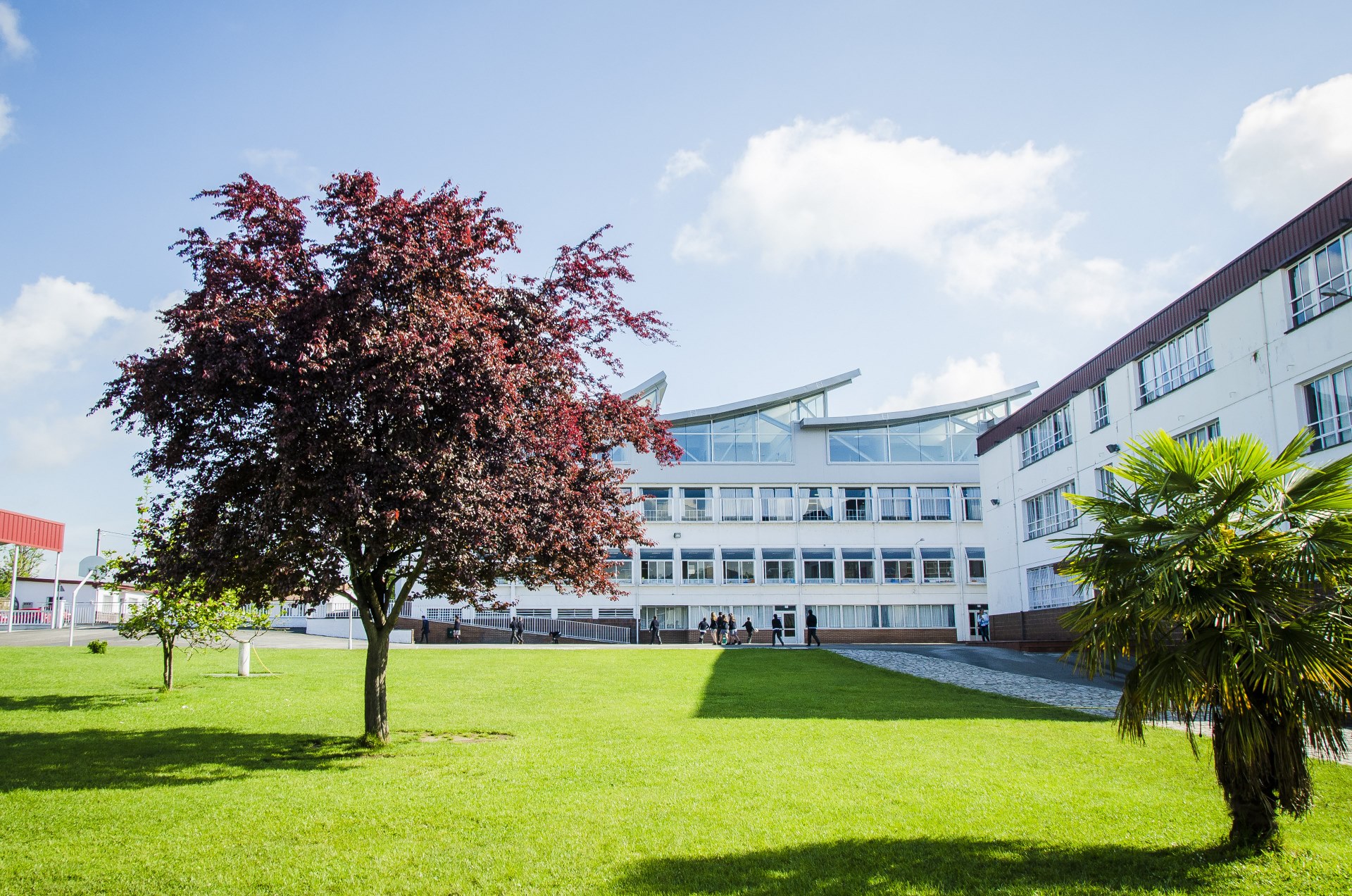 школы в испании снаружи. школы в испании внешний вид. частная школа в испании. старшая школа в испании. школы в испании.