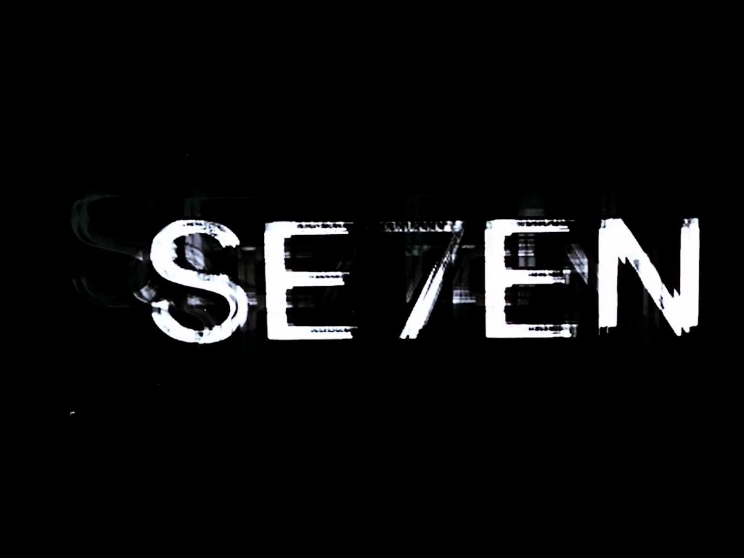 7 seven. Se7en 1995 надпись. Семь фильм титры. Seven надпись. Se надпись.