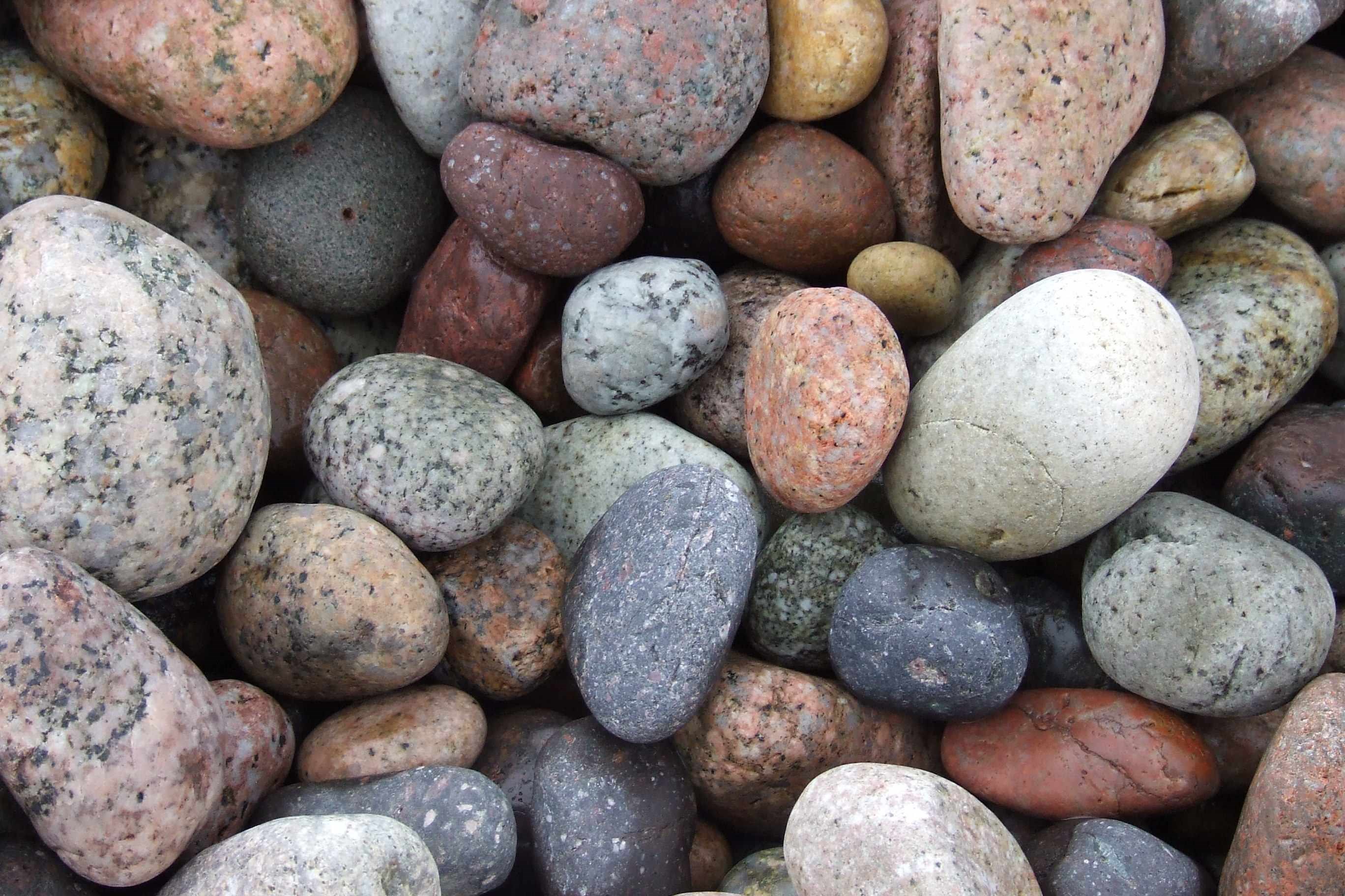 اذا برد مصهور الصخور تحت سطح الأرض تسمى الصخور الناتجة عنه