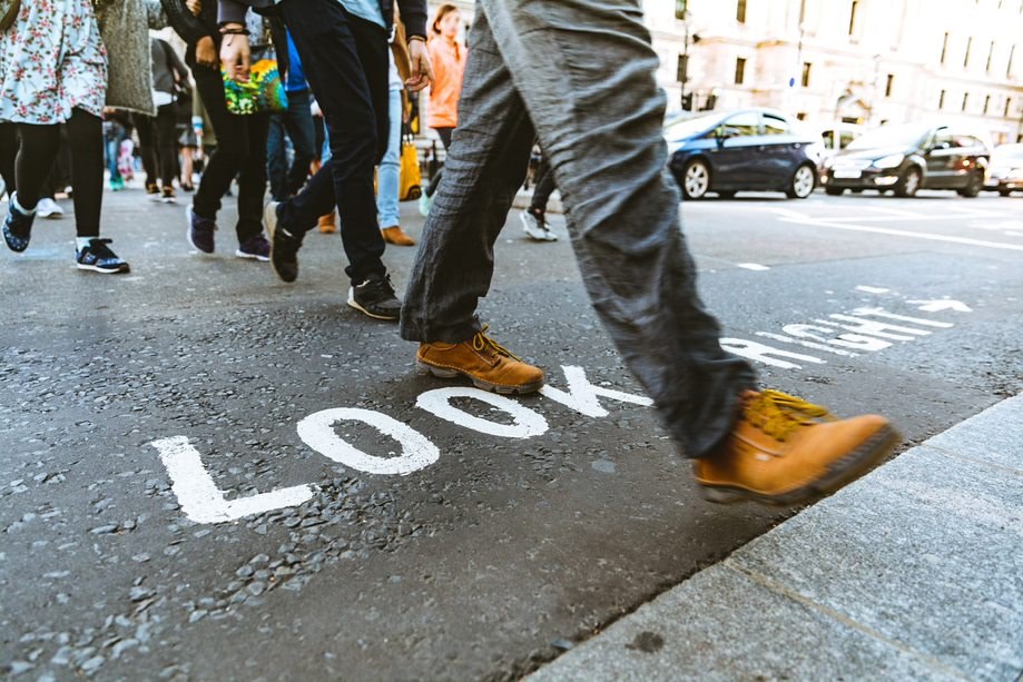 Стрит крос. Кросс стрит. People Crossing the Street. People Crossing the Street morning.