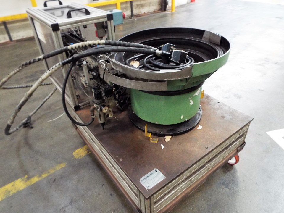 Used Rna Vibratory Bowl Feeders For Sale By Online Auction All Sold