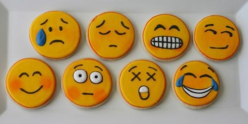 iPhone Savior: Swallow Your Feelings With These Emoji Cookies  (Μέτριο)