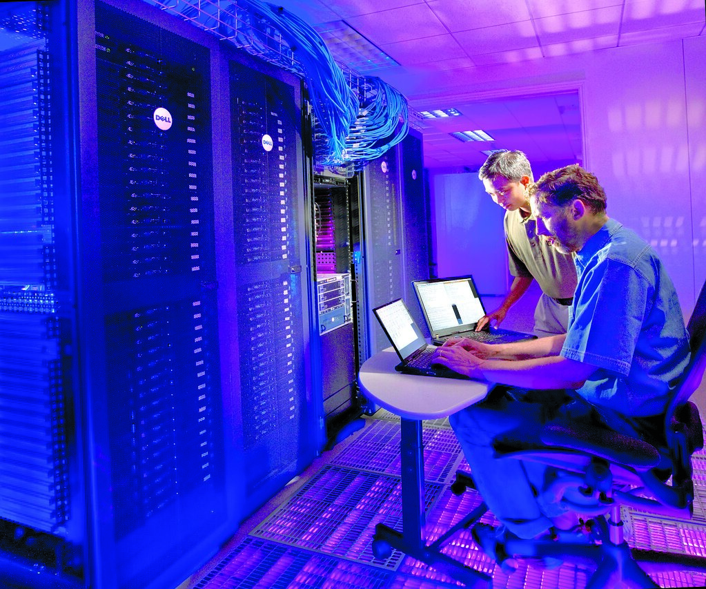 аппаратная виртуальная машина. программная виртуализация. аппаратная виртуальная машина. сервер vps vds. виртуализация серверов.