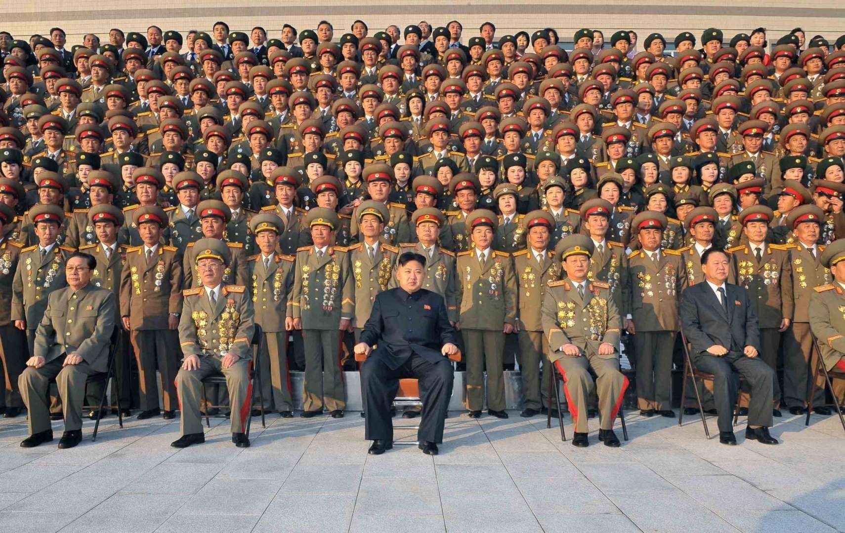 Фото китайских генералов с медалями на брюках