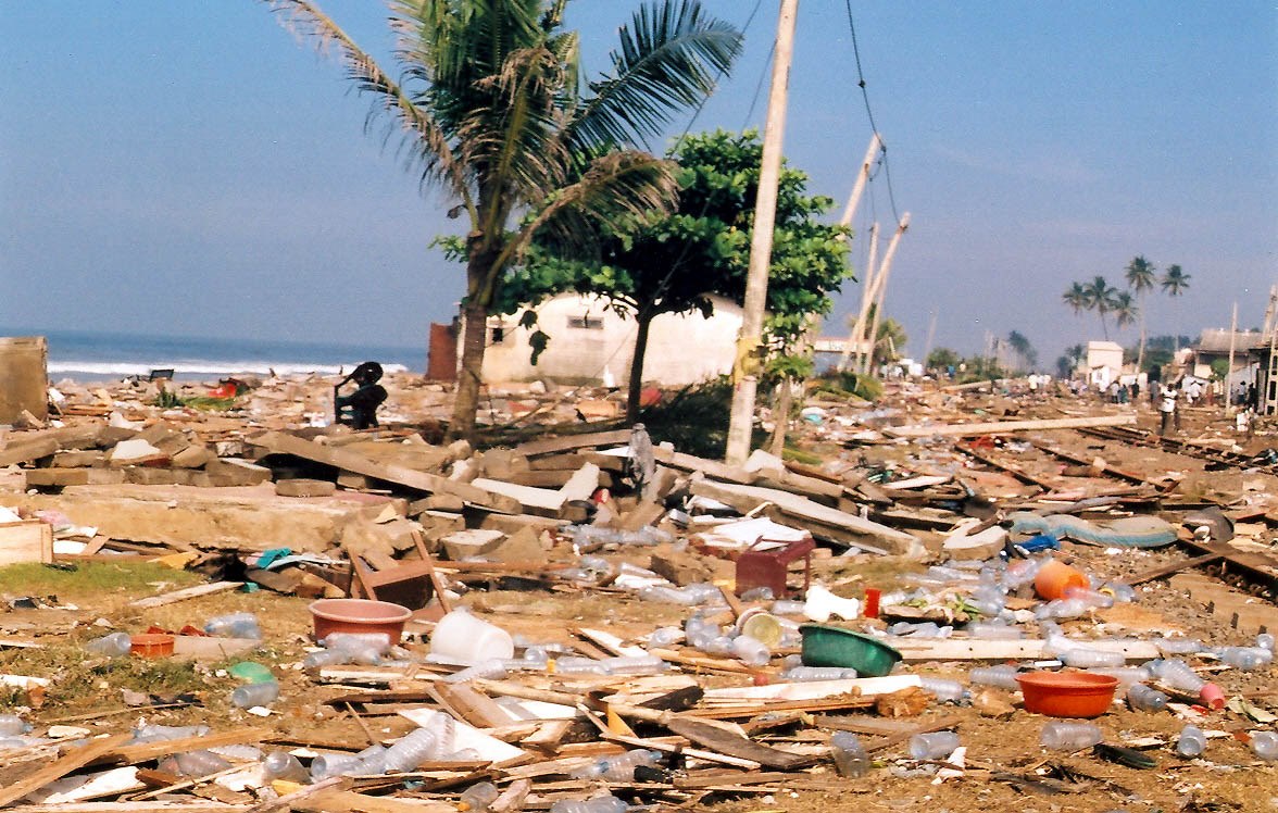 Фото цунами 2004 шри ланка