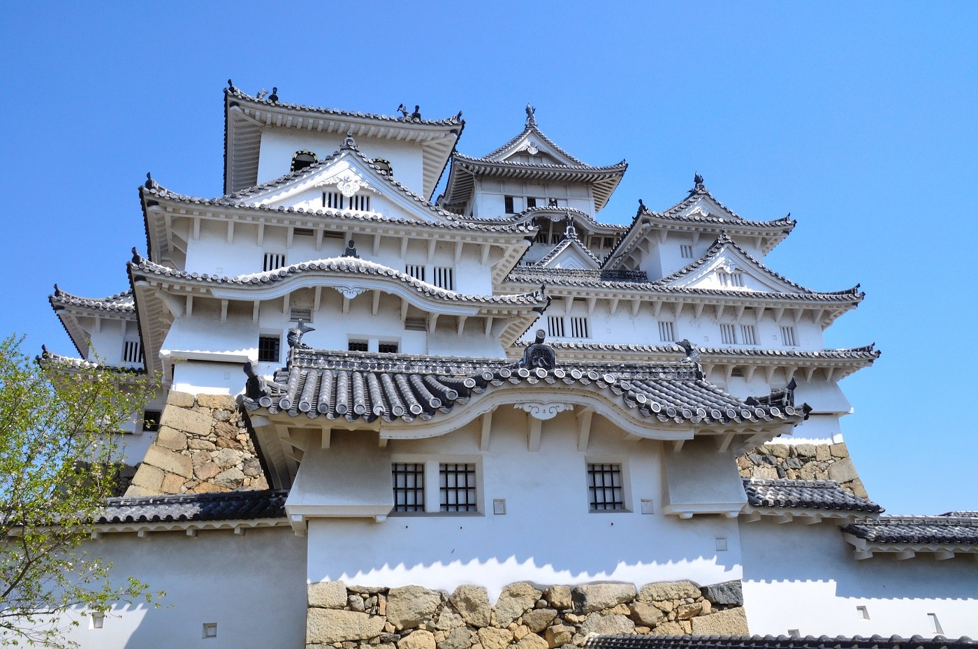 Himeji castle. Замок Химэдзи. Замок Химэдзи бойницы. Япония замок Химэдзи (замок белой Цапли) внутри. Замок белой Цапли Лабиринт.