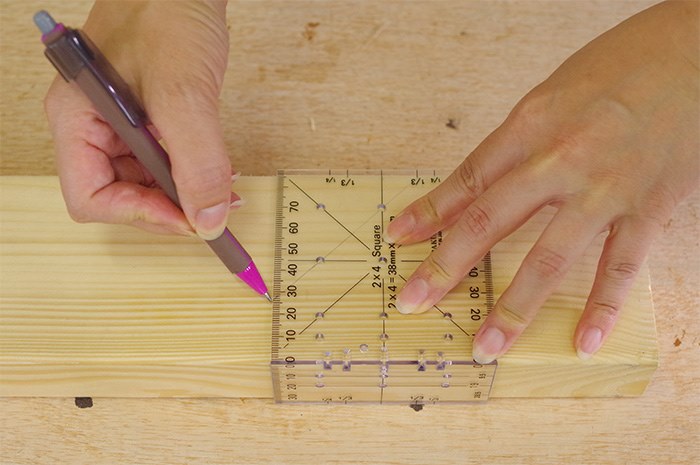 ツーバイフォースケール