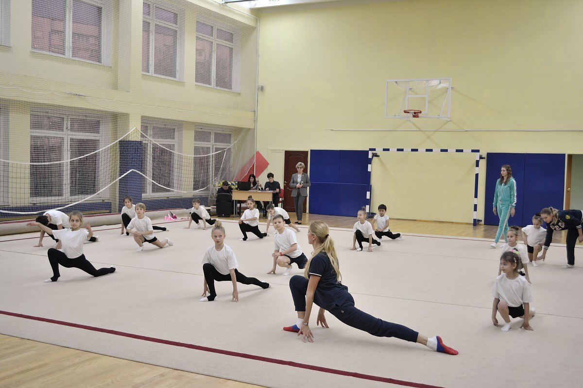 Гимнастика строгино. Воздушная гимнастика на полотнах. Художественная гимнастика тренировки. Эстетическая гимнастика. Гимнастика в доп образовании.