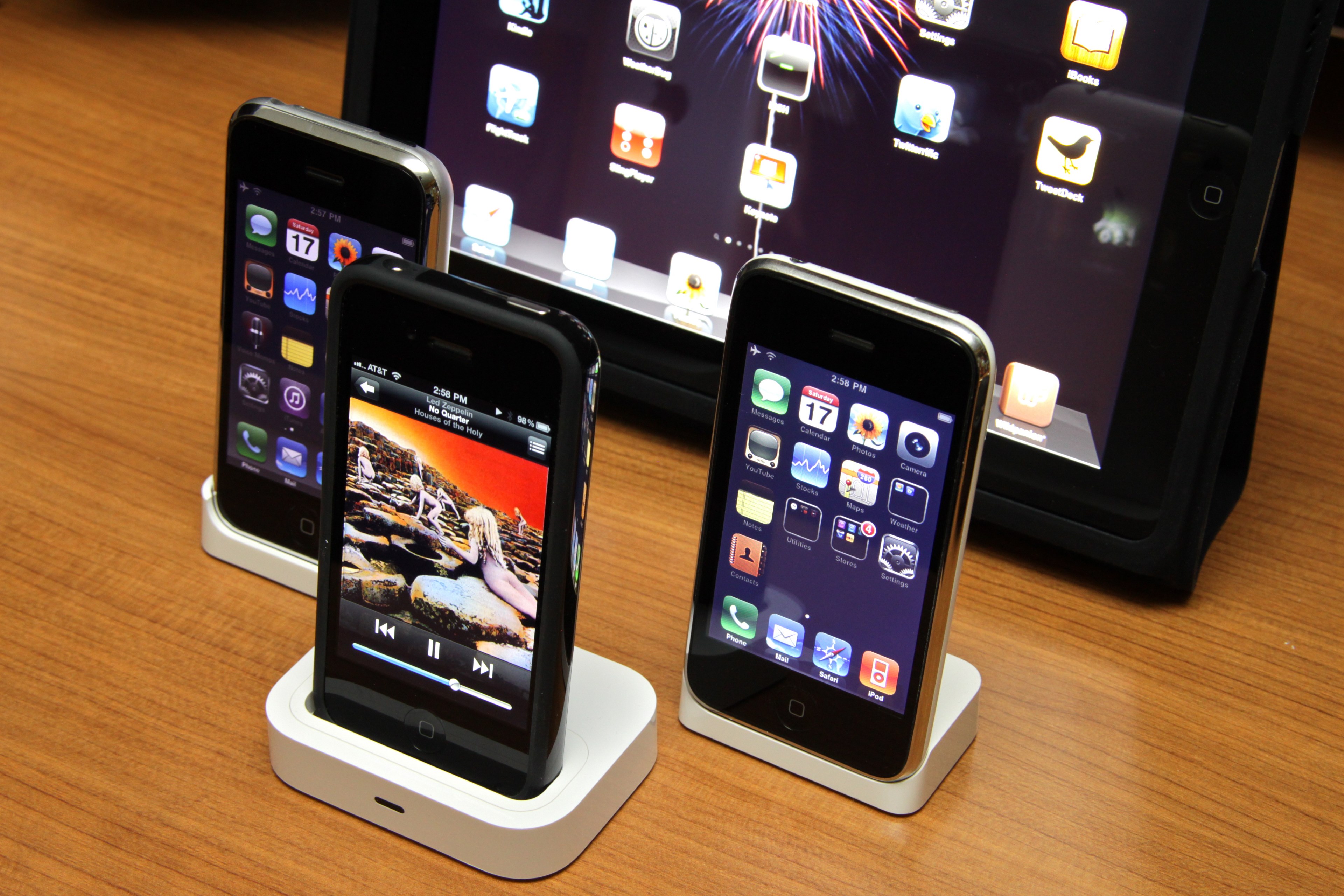 iPhone 4 Bumper + Universal Dock w/ DIY Adapter | Flickr ...