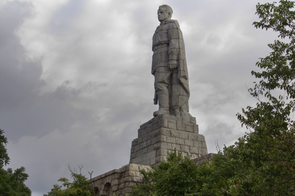 Где памятник солдату алеше. Монумент Алеша в Болгарии. Памятник алёше в Болгарии. Алёша (памятник, Пловдив). Алеша Пловдив Болгария.